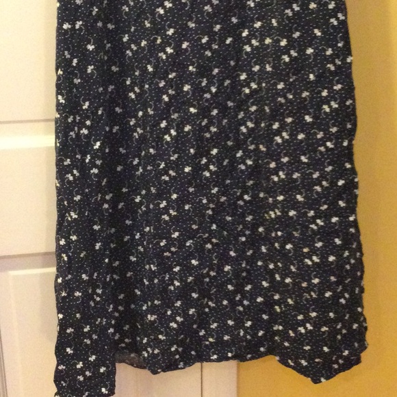 Loft dark floral maxi dress, size 4 - Picture 3 of 5